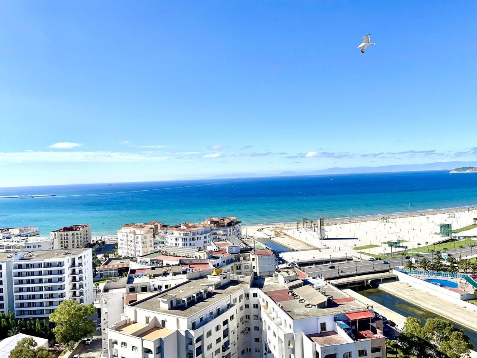 Modern Elegance With Sea Views In Central Tangier - Steps To Beach, Train And Attractions! Buitenkant foto